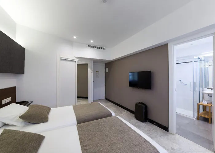 阿维尼达酒店 酒店