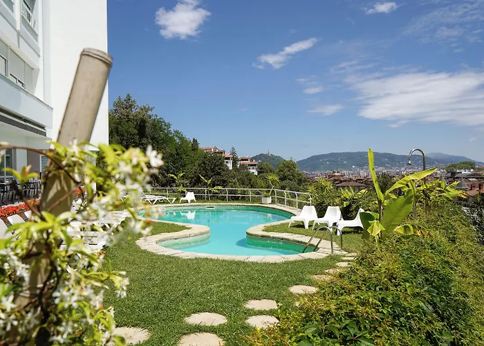 阿维尼达酒店 3*